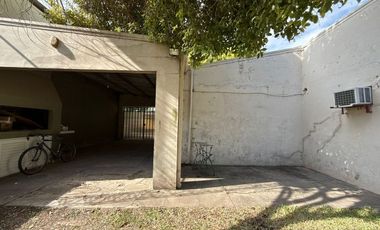 VENTA CASA A REACONDICIONAR ZONA OESTE