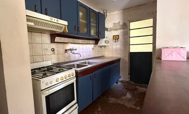 VENTA CASA A REACONDICIONAR ZONA OESTE