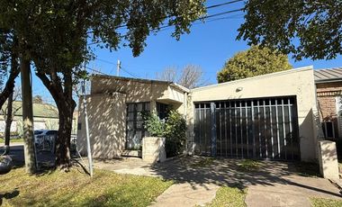 VENTA CASA A REACONDICIONAR ZONA OESTE