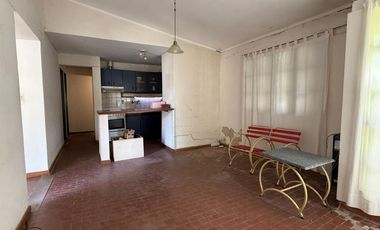 VENTA CASA A REACONDICIONAR ZONA OESTE