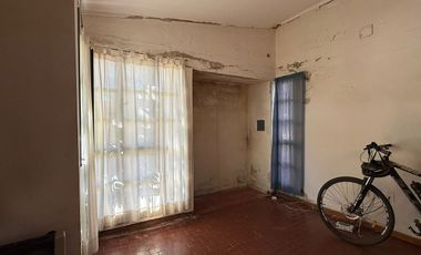 VENTA CASA A REACONDICIONAR ZONA OESTE