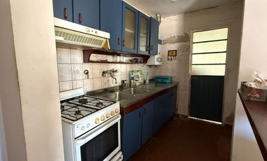 VENTA CASA A REACONDICIONAR ZONA OESTE