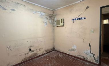 VENTA CASA A REACONDICIONAR ZONA OESTE