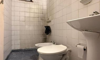 VENTA CASA A REACONDICIONAR ZONA OESTE