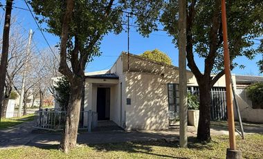 VENTA CASA A REACONDICIONAR ZONA OESTE