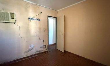 VENTA CASA A REACONDICIONAR ZONA OESTE