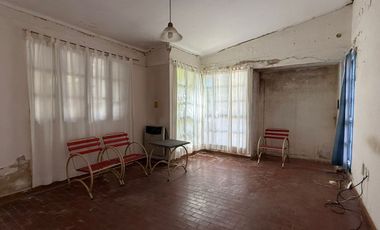 VENTA CASA A REACONDICIONAR ZONA OESTE