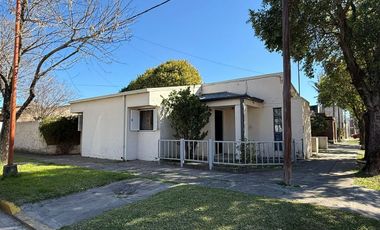 VENTA CASA A REACONDICIONAR ZONA OESTE