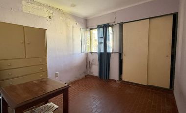 VENTA CASA A REACONDICIONAR ZONA OESTE