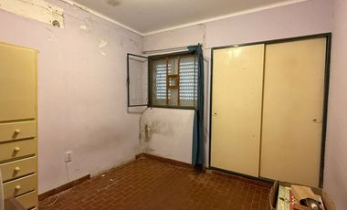 VENTA CASA A REACONDICIONAR ZONA OESTE