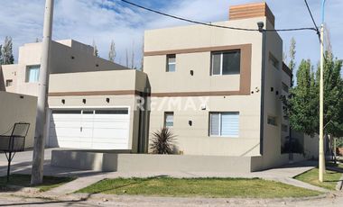 ALQUILER CASA EX ZONA PEAJE - CENTENARIO