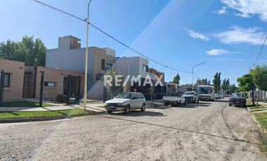 ALQUILER CASA EX ZONA PEAJE - CENTENARIO