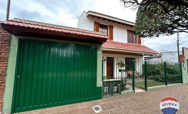 CASA EN VENTA 5 AMBIENTES EN LUIS GUILLON