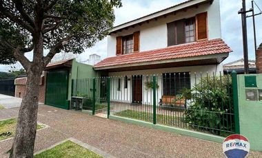 CASA EN VENTA 5 AMBIENTES EN LUIS GUILLON