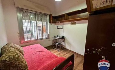 CASA EN VENTA 5 AMBIENTES EN LUIS GUILLON