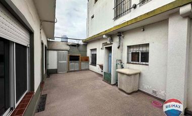 CASA EN VENTA 5 AMBIENTES EN LUIS GUILLON