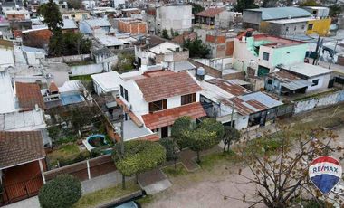 CASA EN VENTA 5 AMBIENTES EN LUIS GUILLON