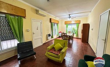 CASA EN VENTA 5 AMBIENTES EN LUIS GUILLON