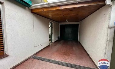 CASA EN VENTA 5 AMBIENTES EN LUIS GUILLON