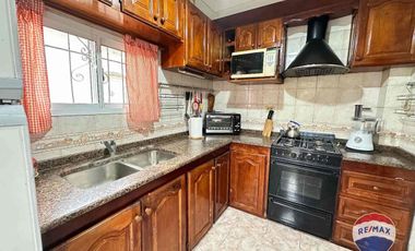 CASA EN VENTA 5 AMBIENTES EN LUIS GUILLON