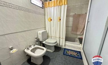 CASA EN VENTA 5 AMBIENTES EN LUIS GUILLON