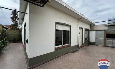 CASA EN VENTA 5 AMBIENTES EN LUIS GUILLON
