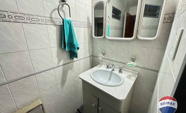 CASA EN VENTA 5 AMBIENTES EN LUIS GUILLON