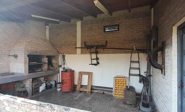 CASA 4 AMBIENTES EN VENTA EN LONGCHAMPS