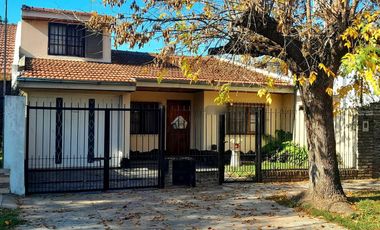 CASA 4 AMBIENTES EN VENTA EN LONGCHAMPS