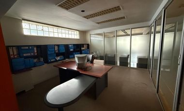 ALQUILER OFICINA MICROCENTRO CON 2 COCHERAS