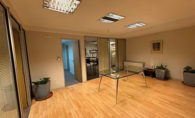 ALQUILER OFICINA MICROCENTRO CON 2 COCHERAS
