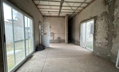 Casa en Barrio Las Fincas Ibarlucea. A terminar