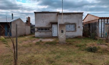 Casa en Barrio Las Fincas Ibarlucea. A terminar