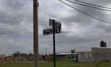 Casa en Barrio Las Fincas Ibarlucea. A terminar