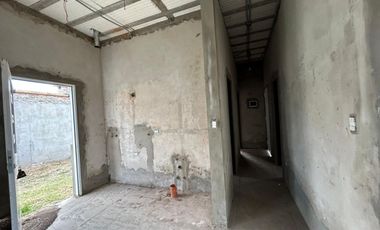 Casa en Barrio Las Fincas Ibarlucea. A terminar