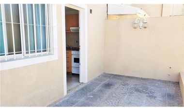 Depto 2 amb c/cochera o patio en PB. Apto crédito.