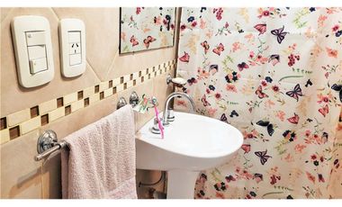 Depto 2 amb c/cochera o patio en PB. Apto crédito.