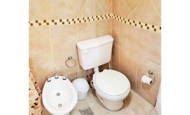 Depto 2 amb c/cochera o patio en PB. Apto crédito.