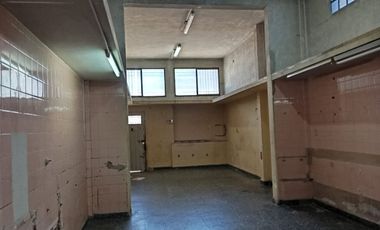 DEPÓSITO O LOCAL DE 52 M² CUBIERTOS CON 2 BAÑOS