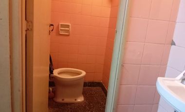 DEPÓSITO O LOCAL DE 52 M² CUBIERTOS CON 2 BAÑOS