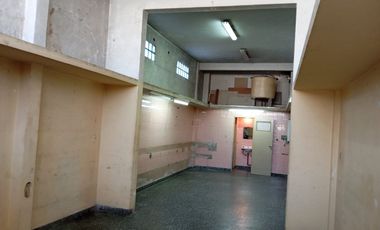 DEPÓSITO O LOCAL DE 52 M² CUBIERTOS CON 2 BAÑOS