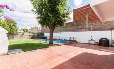 CASA BURZACO 5 AMB PILETA Y PARQUE (C/PLANOS)