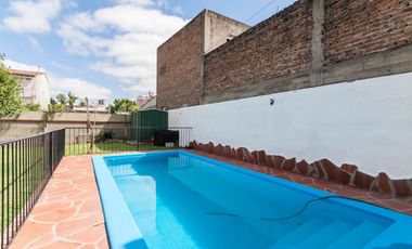 CASA BURZACO 5 AMB PILETA Y PARQUE (C/PLANOS)