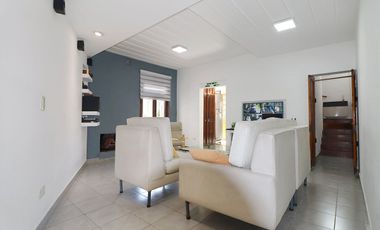 ESPECTACULAR CASA CON QUINCHO Y PILETA EN MORENO