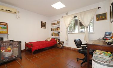 ESPECTACULAR CASA CON QUINCHO Y PILETA EN MORENO