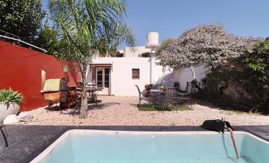 ESPECTACULAR CASA CON QUINCHO Y PILETA EN MORENO