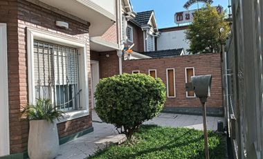 Venta Casa 7 ambientes con pileta en Tapiales