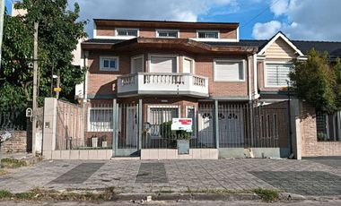 Venta Casa 7 ambientes con pileta en Tapiales