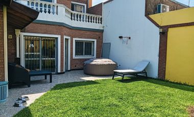 Venta Casa 7 ambientes con pileta en Tapiales