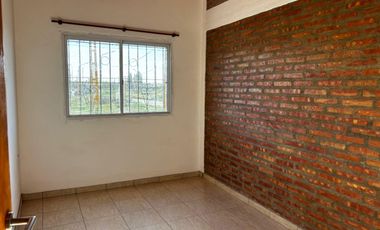 Casa EN ALQUILER EN CENTENARIO